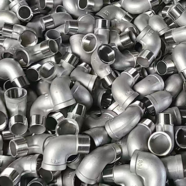 Threaded pipe fittings