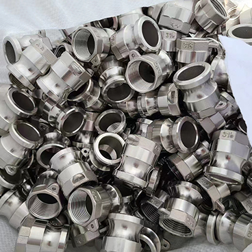 Threaded pipe fittings