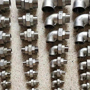 Threaded pipe fittings